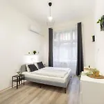 Appartement The Rakoczi 51 Urban Trio, Elegant Under One Roof *