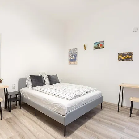 The Rakoczi 51 Urban Trio, Elegant Under One Roof Apartment *