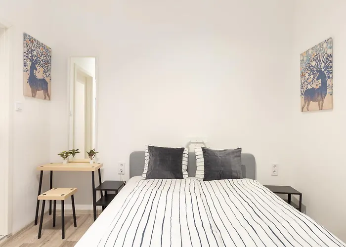 The Rakoczi 51 Urban Trio, Elegant Under One Roof Apartment *