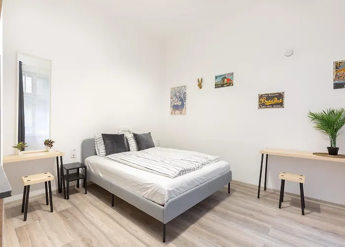 The Rakoczi 51 Urban Trio, Elegant Under One Roof Apartment *
