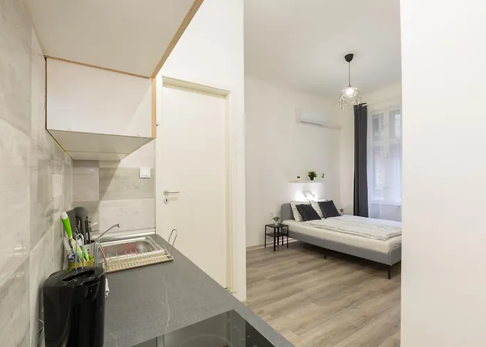 The Rakoczi 51 Urban Trio, Elegant Under One Roof Apartment *
