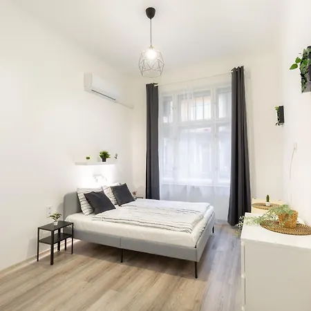 Daire The Rakoczi 51 Urban Trio, Elegant Under One Roof *