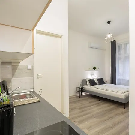 The Rakoczi 51 Urban Trio, Elegant Under One Roof Daire *