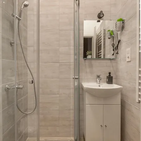 The Rakoczi 51 Urban Trio, Elegant Under One Roof Daire