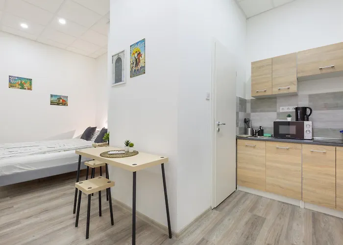 The Rakoczi 51 Urban Trio, Elegant Under One Roof Apartment *